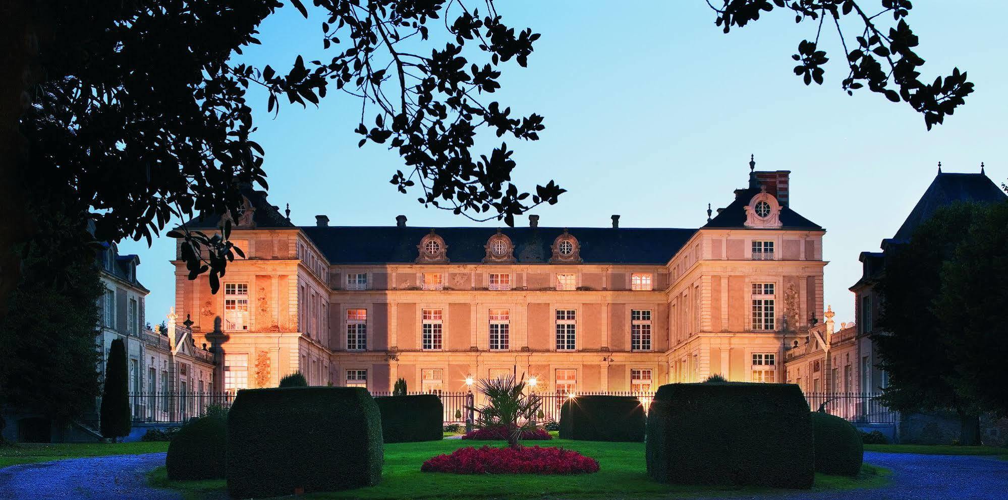 Chateau Colbert Maulevrier Exterior photo