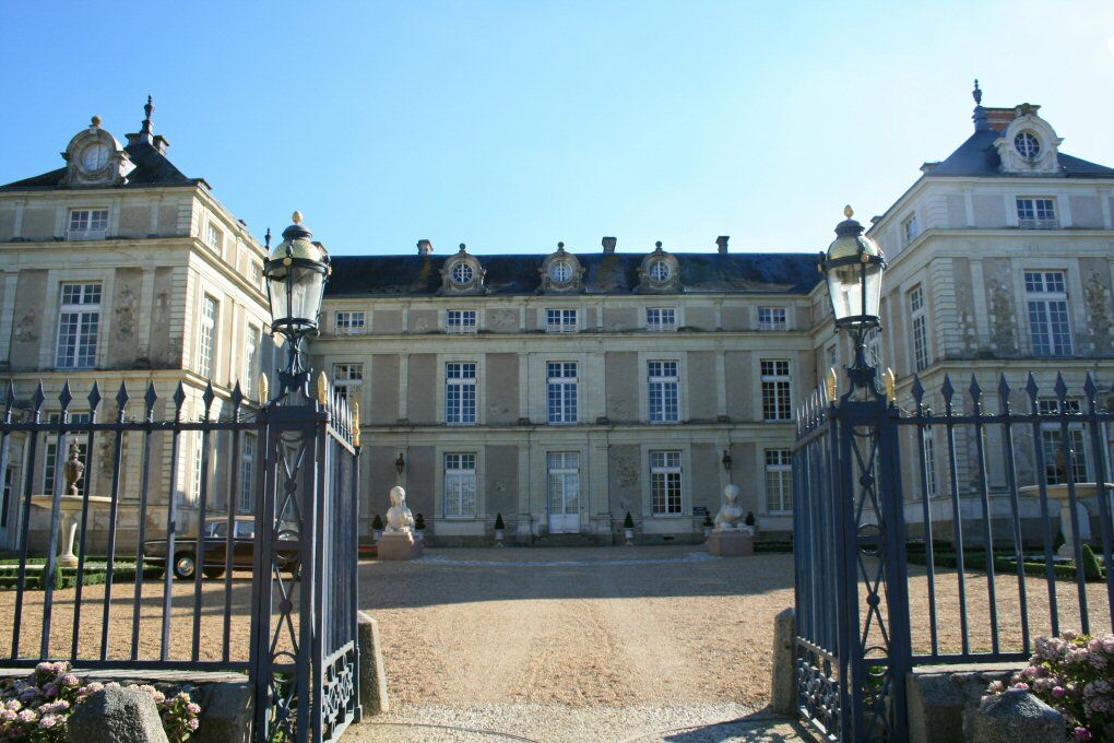 Chateau Colbert Maulevrier Exterior photo
